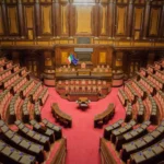 Giornalista allontanata dal Parlamento per ‘vestito inappropriato’